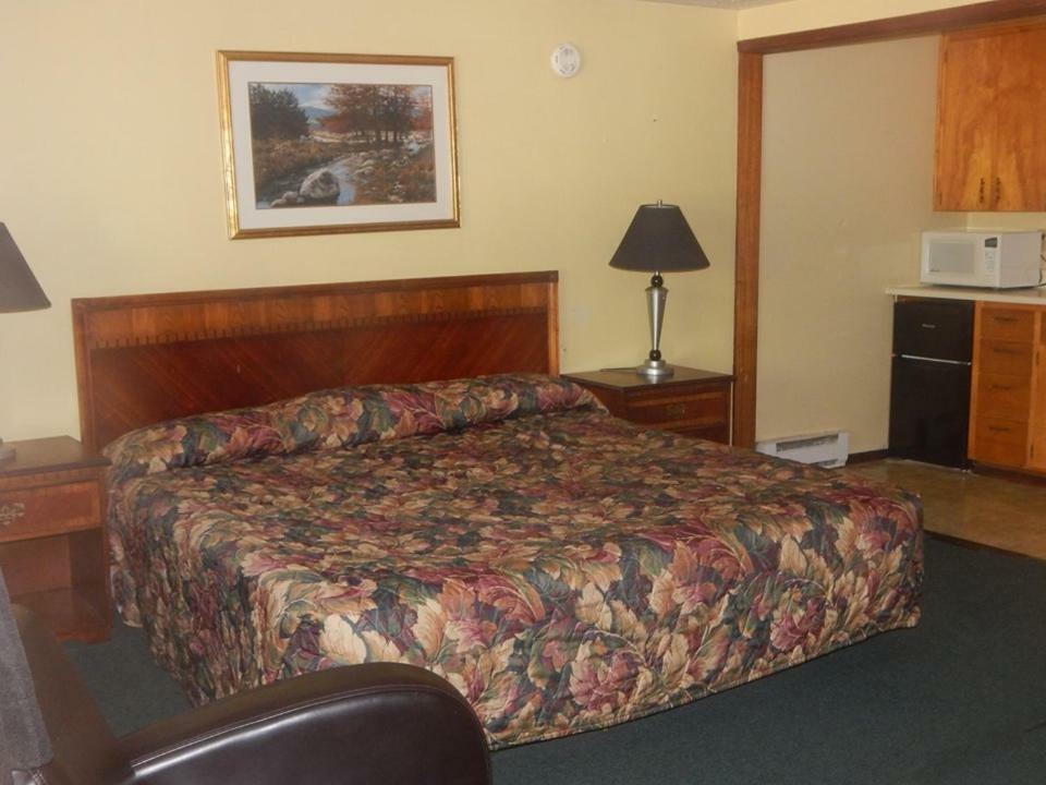 Cedar Village & Rv 3*