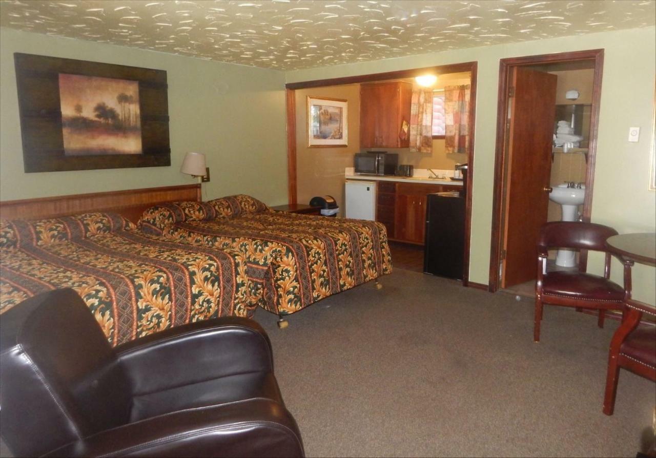 Hotel Cedar Village & Rv 3*